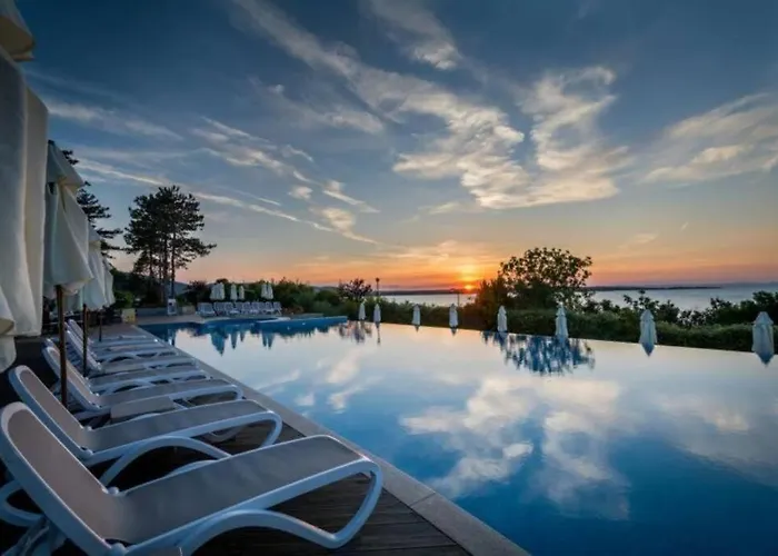 Апартамент Santa Marina, Lovely 1-bedroom Созопол